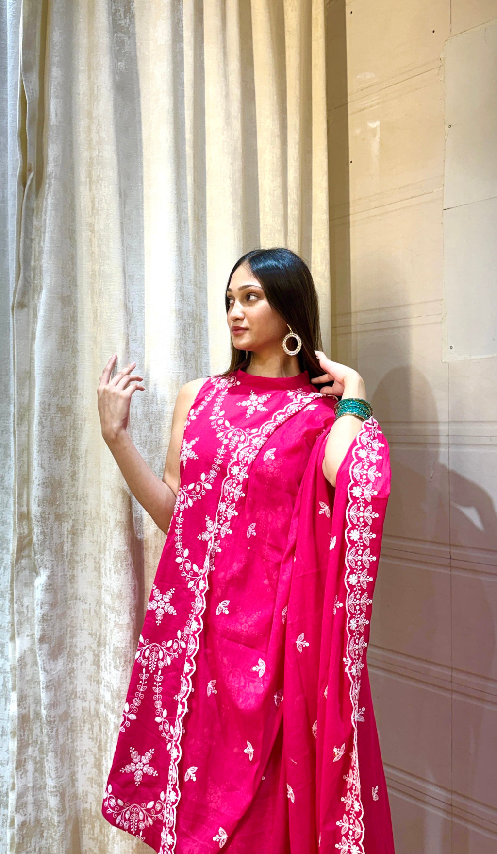 Gulabi Noor Embroidered Dupatta Set