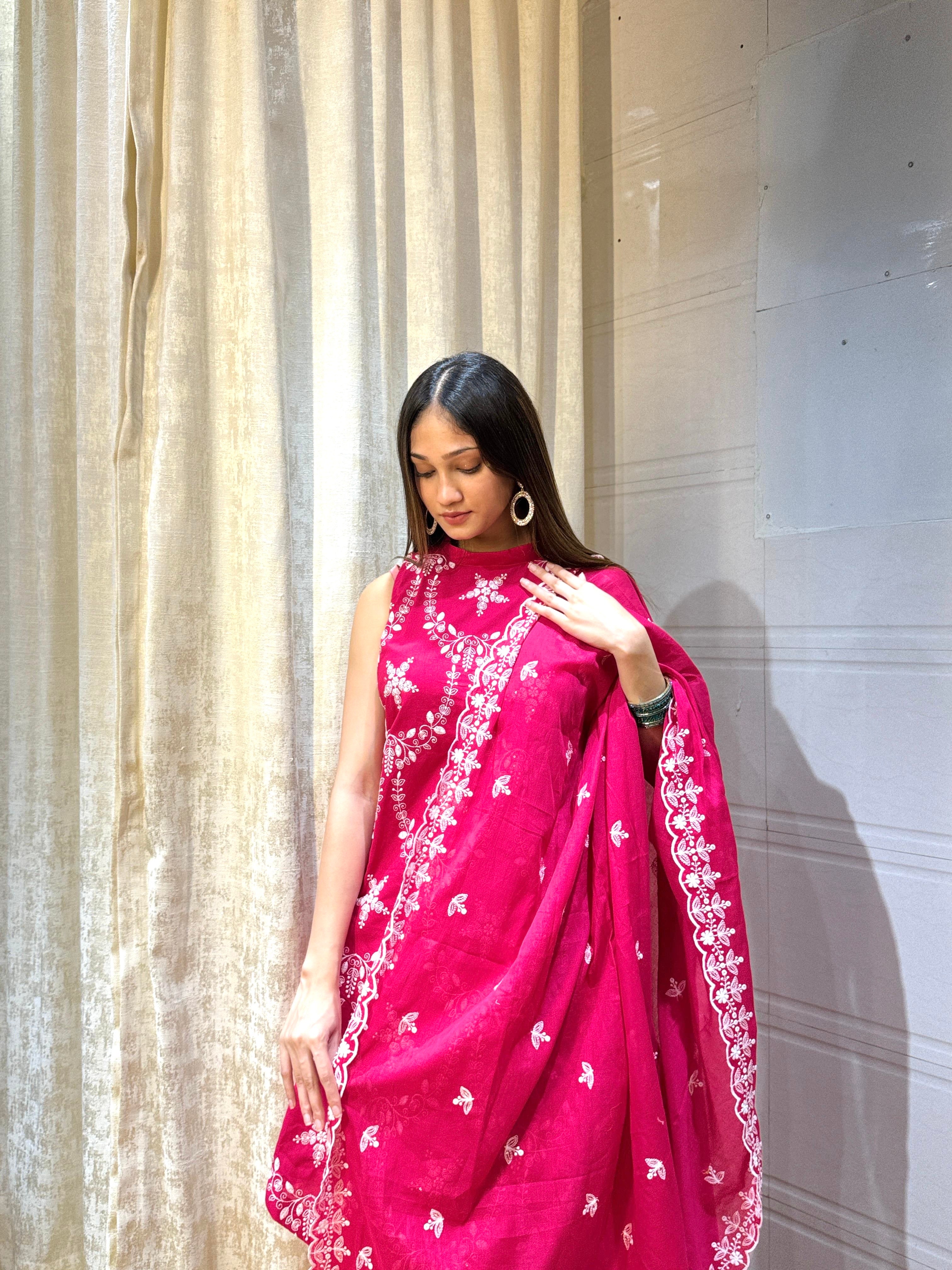 Gulabi Noor Embroidered Dupatta Set