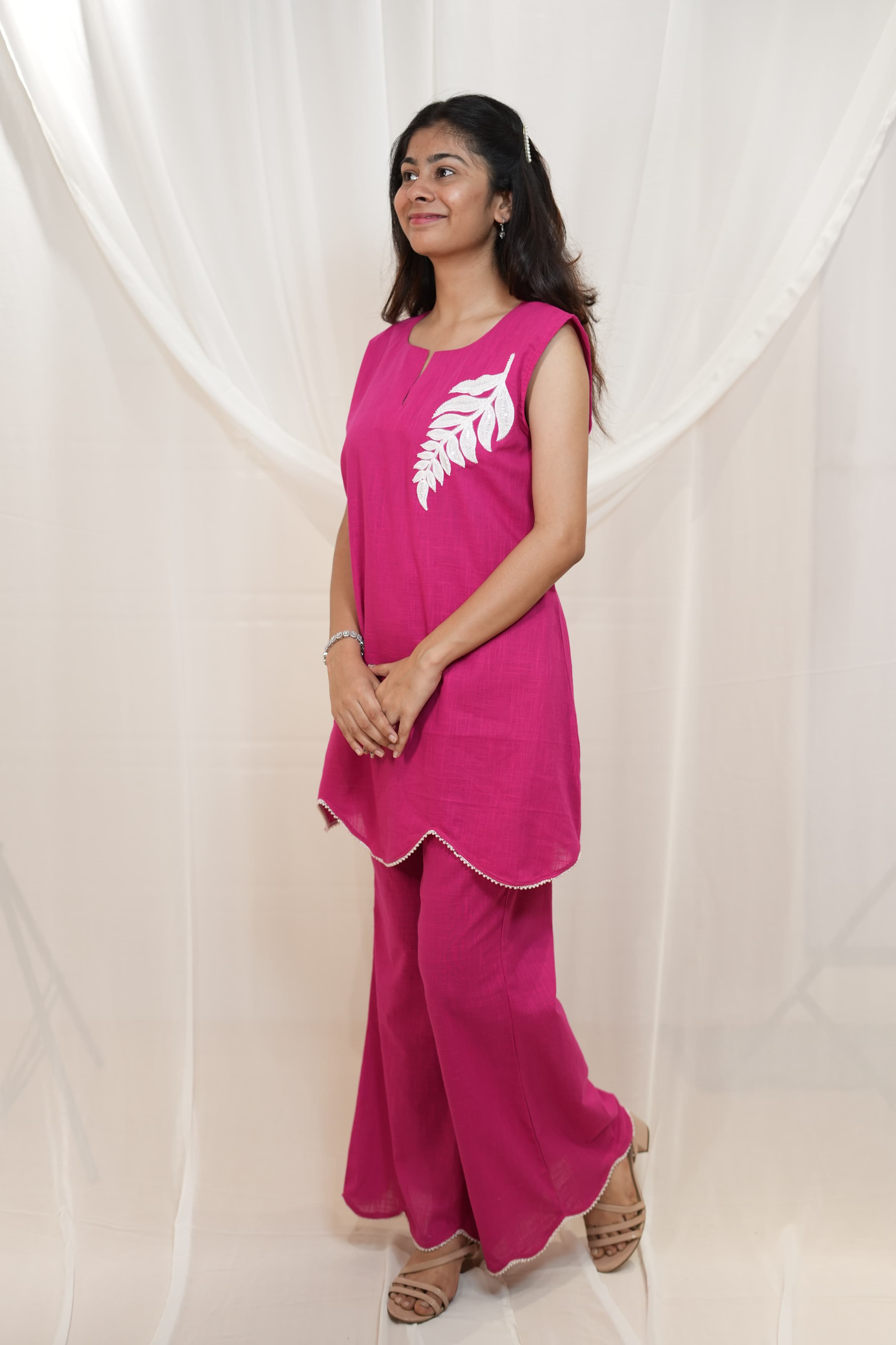 "Magenta Sleeveless Scallop Co-Ord Set with Leaf Motif"