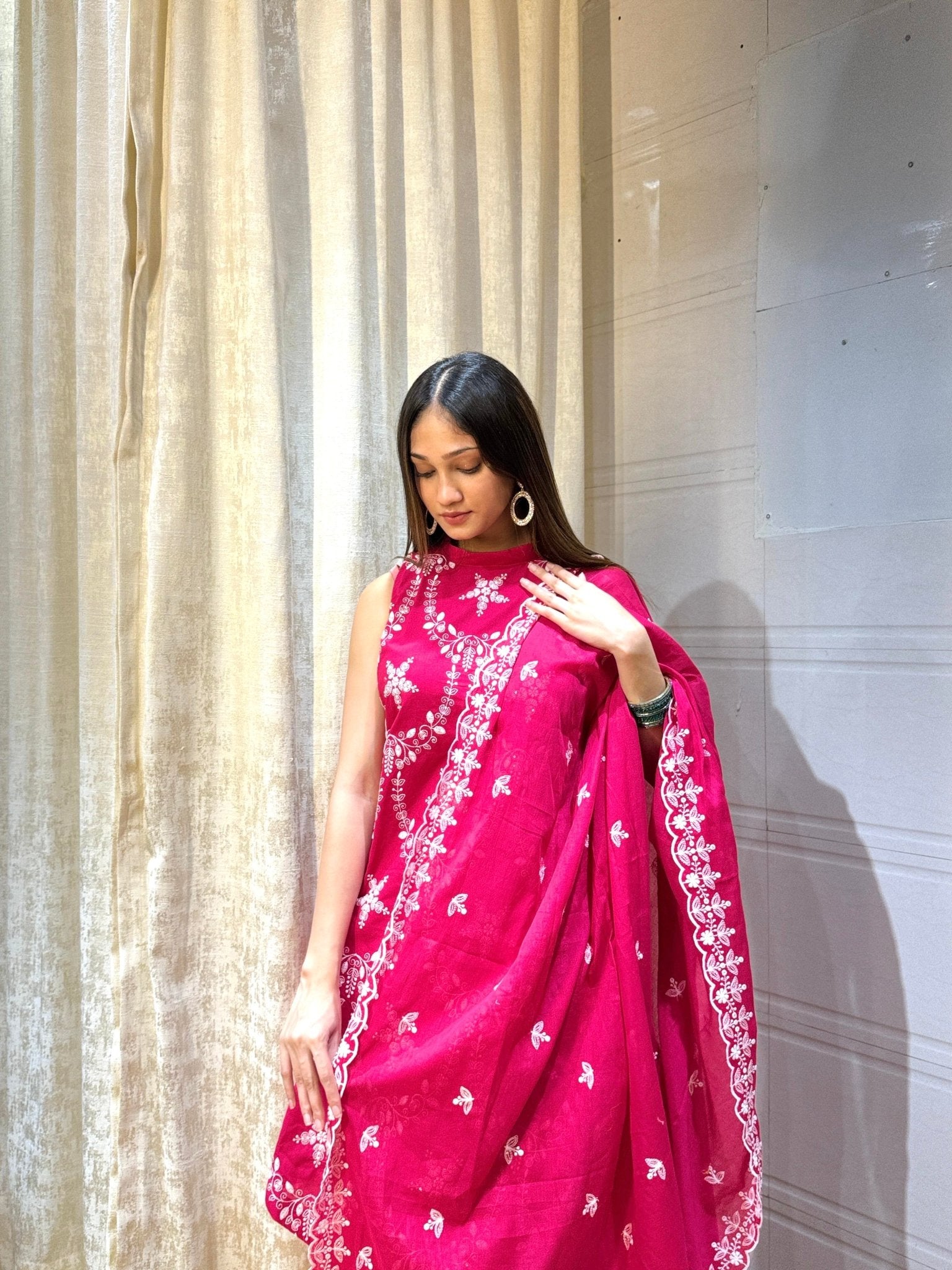 Gulabi Noor Embroidered Dupatta Set - Rever